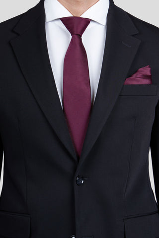 Accessory-pack (Bordeaux) på model - SUIT CLUB