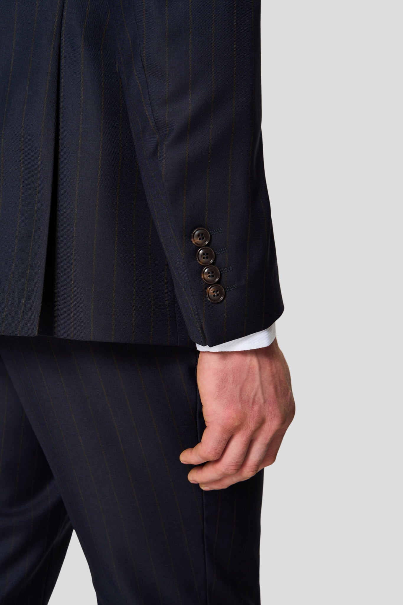 HERITAGE navy three-piece jakkesæt med nålestriber MBO