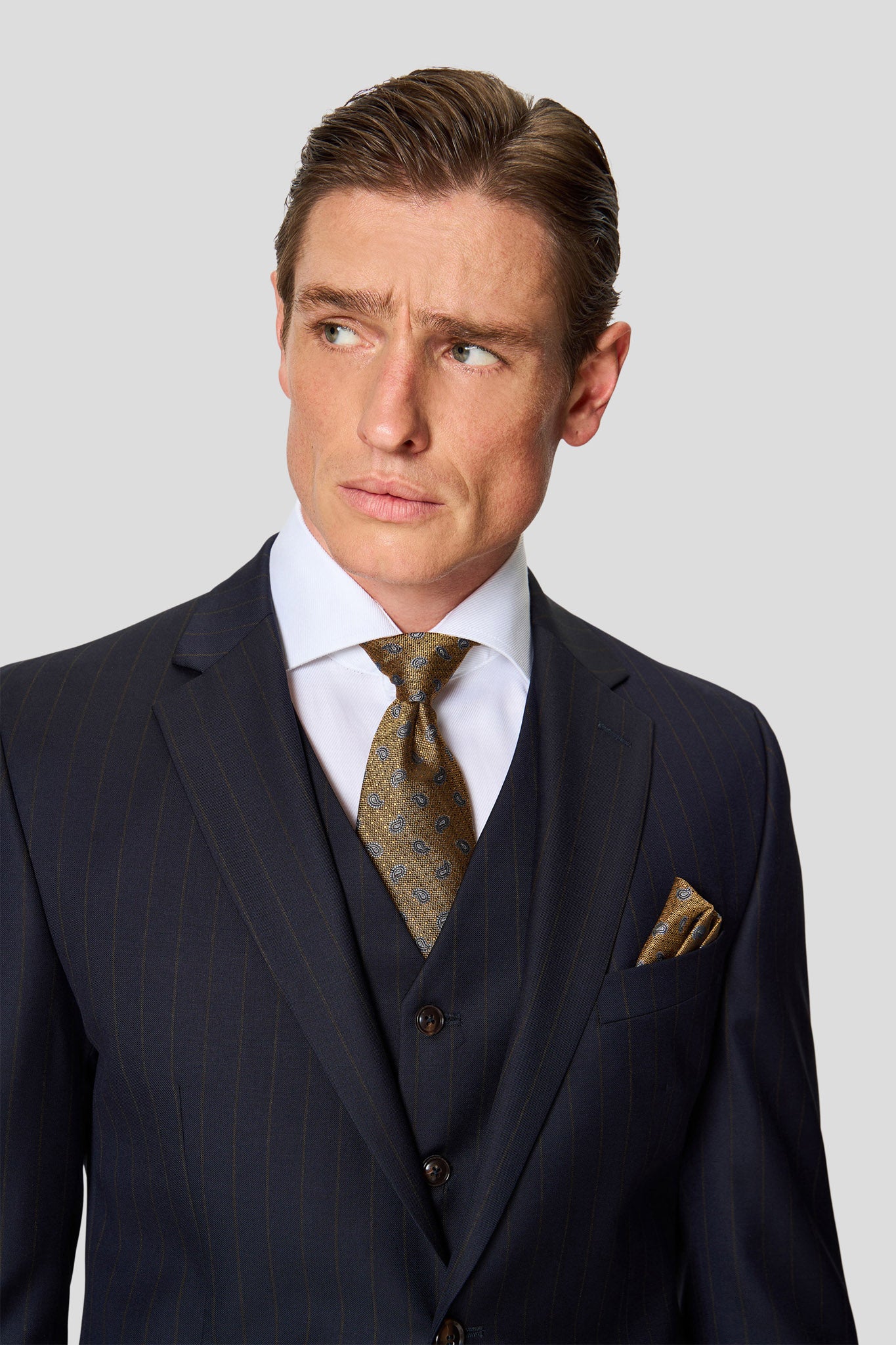 HERITAGE navy three-piece jakkesæt med nålestriber MBO