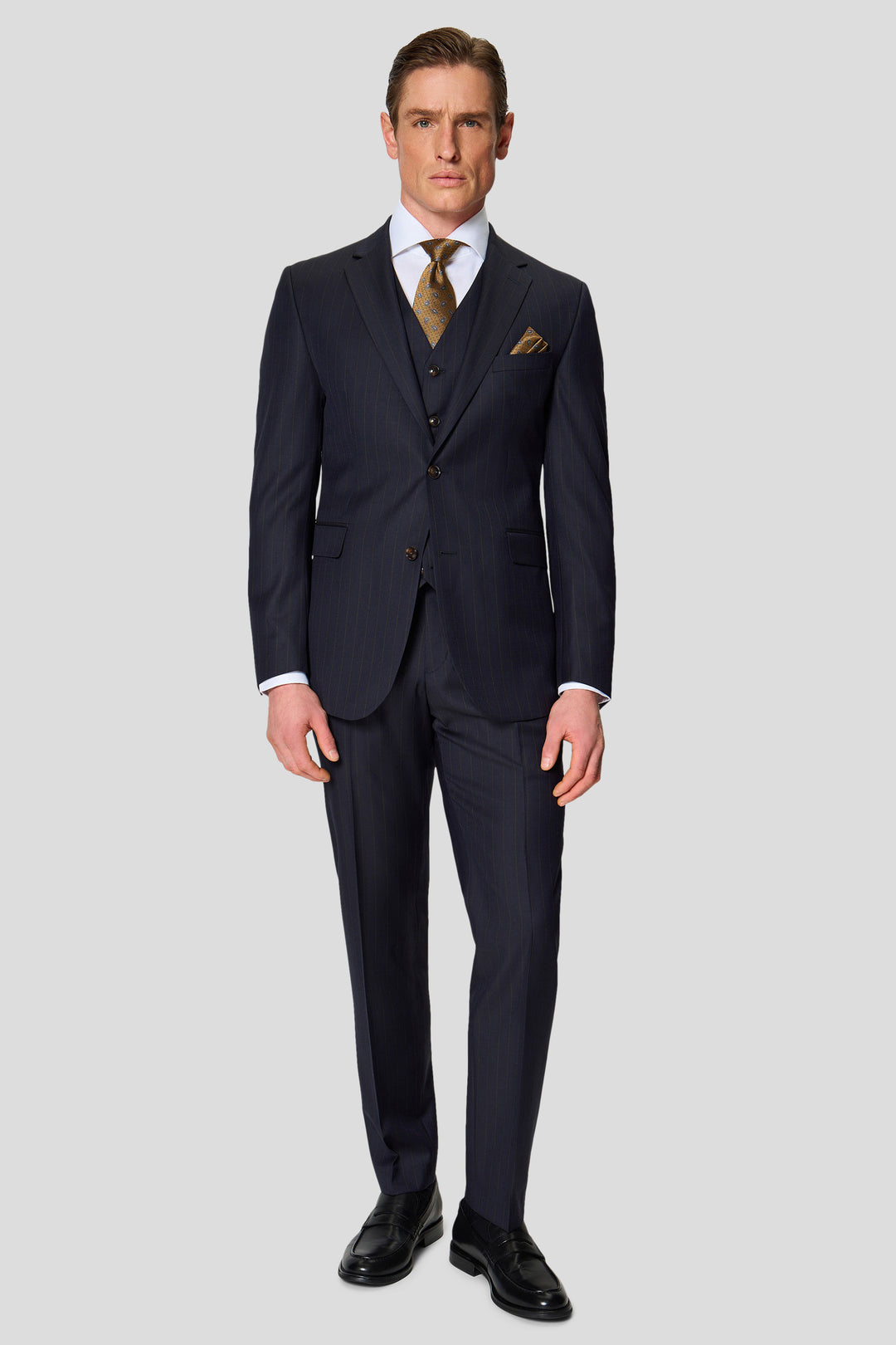 HERITAGE navy three-piece jakkesæt med nålestriber MBO